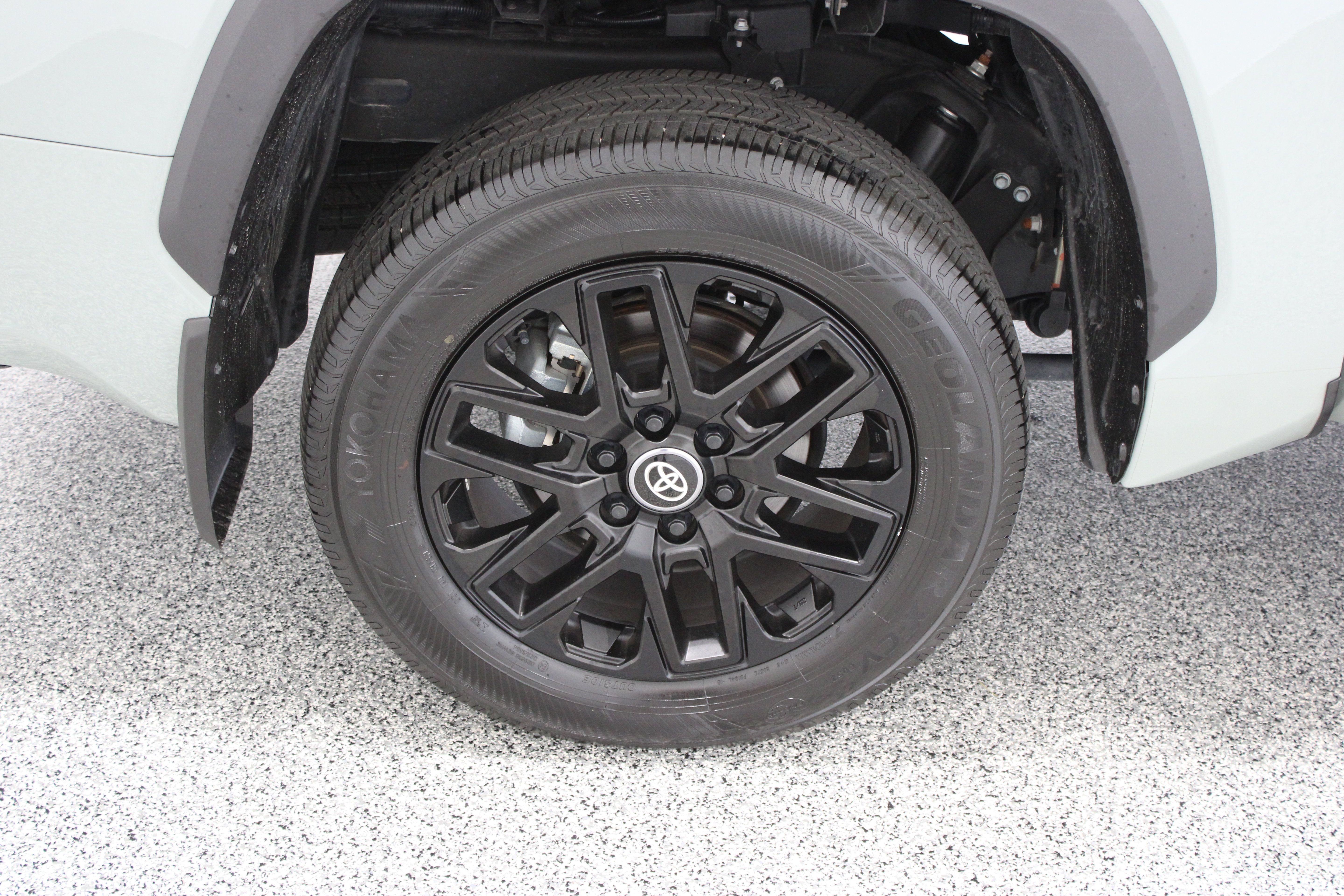 Used 2025 Toyota Tundra Limited AWD/4WD image 6