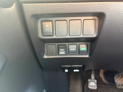 Used 2017 Nissan Rogue S AWD/4WD image 16