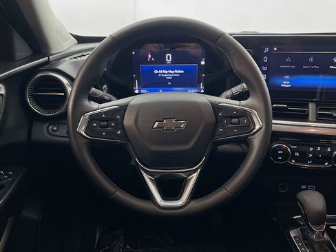 Used 2024 Chevrolet Trax ACTIV w/ Sunroof Package image 11