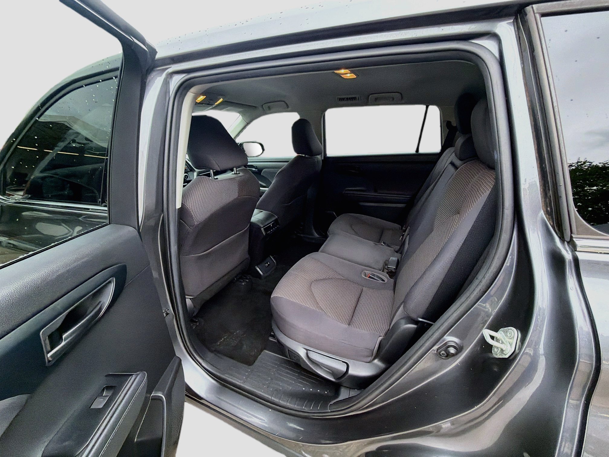 Used 2020 Toyota Highlander L FWD image 23