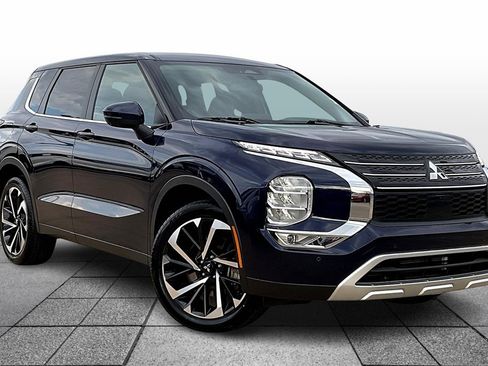 Used 2024 Mitsubishi Outlander SE Black Edition image 2