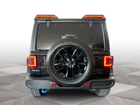 Used 2023 Jeep Wrangler Unlimited Sahara AWD/4WD image 7