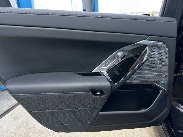 Used 2023 BMW 740i w/ Parking Assistance Package RWD image 18