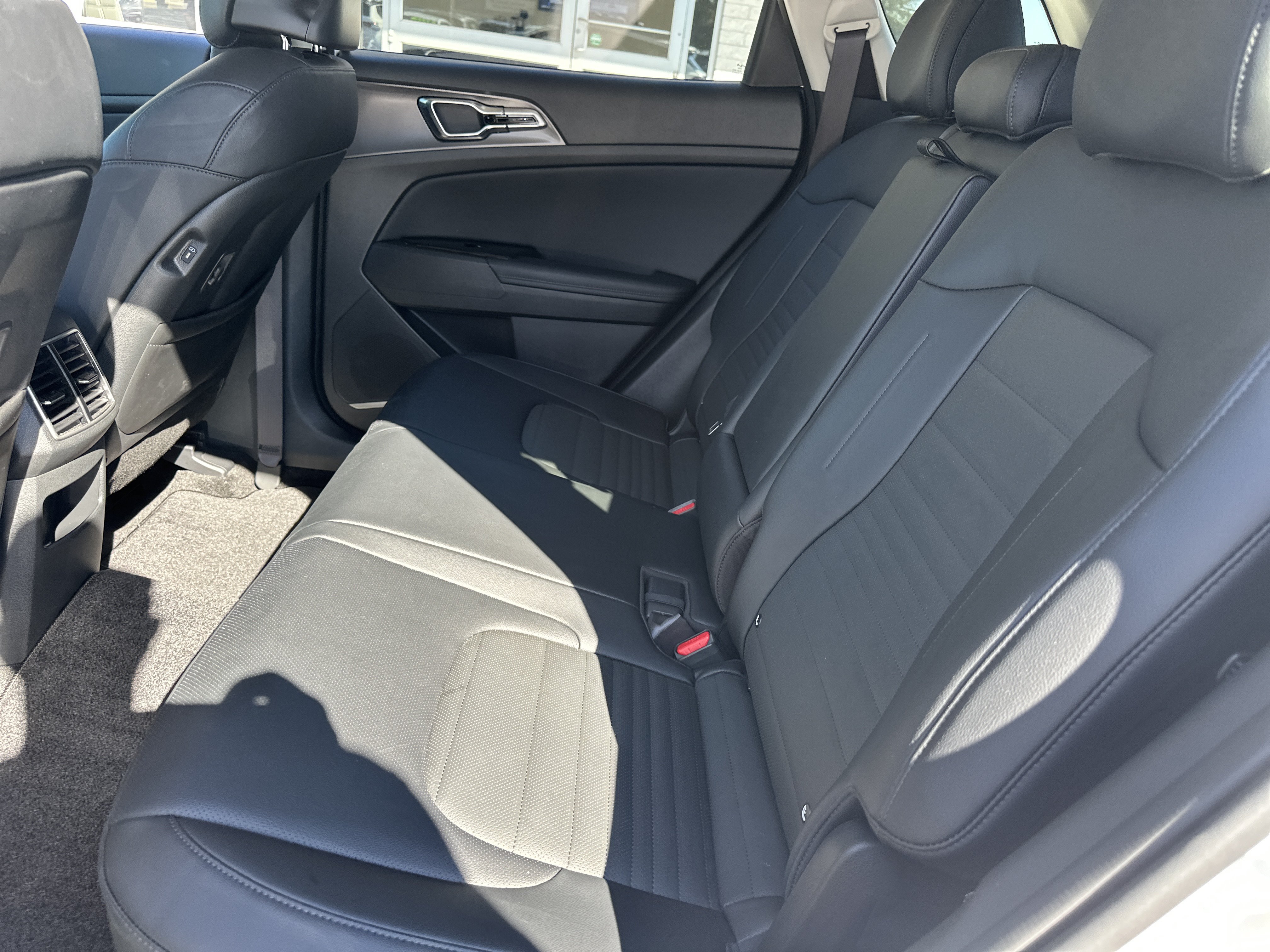 Used 2025 Kia Sportage SX Prestige AWD/4WD image 12