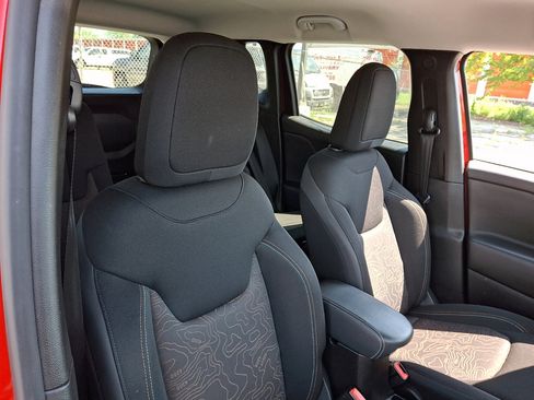 Used 2023 Jeep Renegade Latitude AWD/4WD image 13