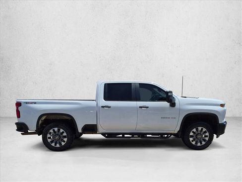 Used 2022 Chevrolet Silverado 2500 Custom w/ Custom Convenience Package AWD/4WD image 4