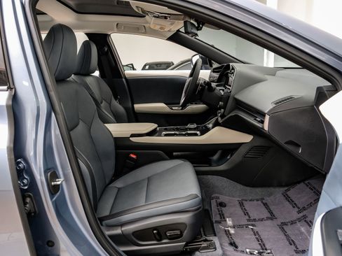 Used 2023 Lexus RZ 450e Premium image 37