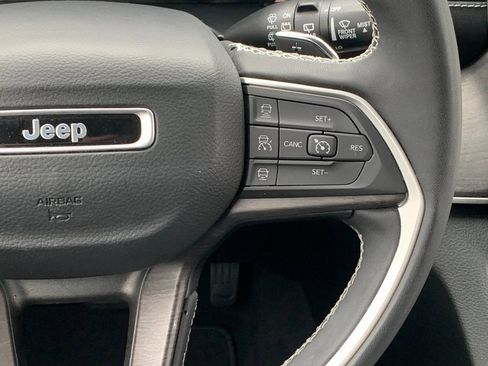 Used 2023 Jeep Grand Cherokee Limited image 14