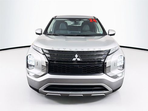 Used 2024 Mitsubishi Outlander SE AWD/4WD image 2