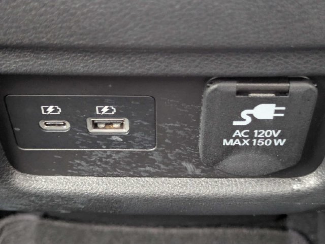 Used 2025 Nissan Pathfinder Platinum w/ Black Appearance Package FWD image 17