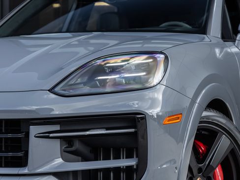 Certified 2026 Porsche Cayenne GTS AWD/4WD image 16