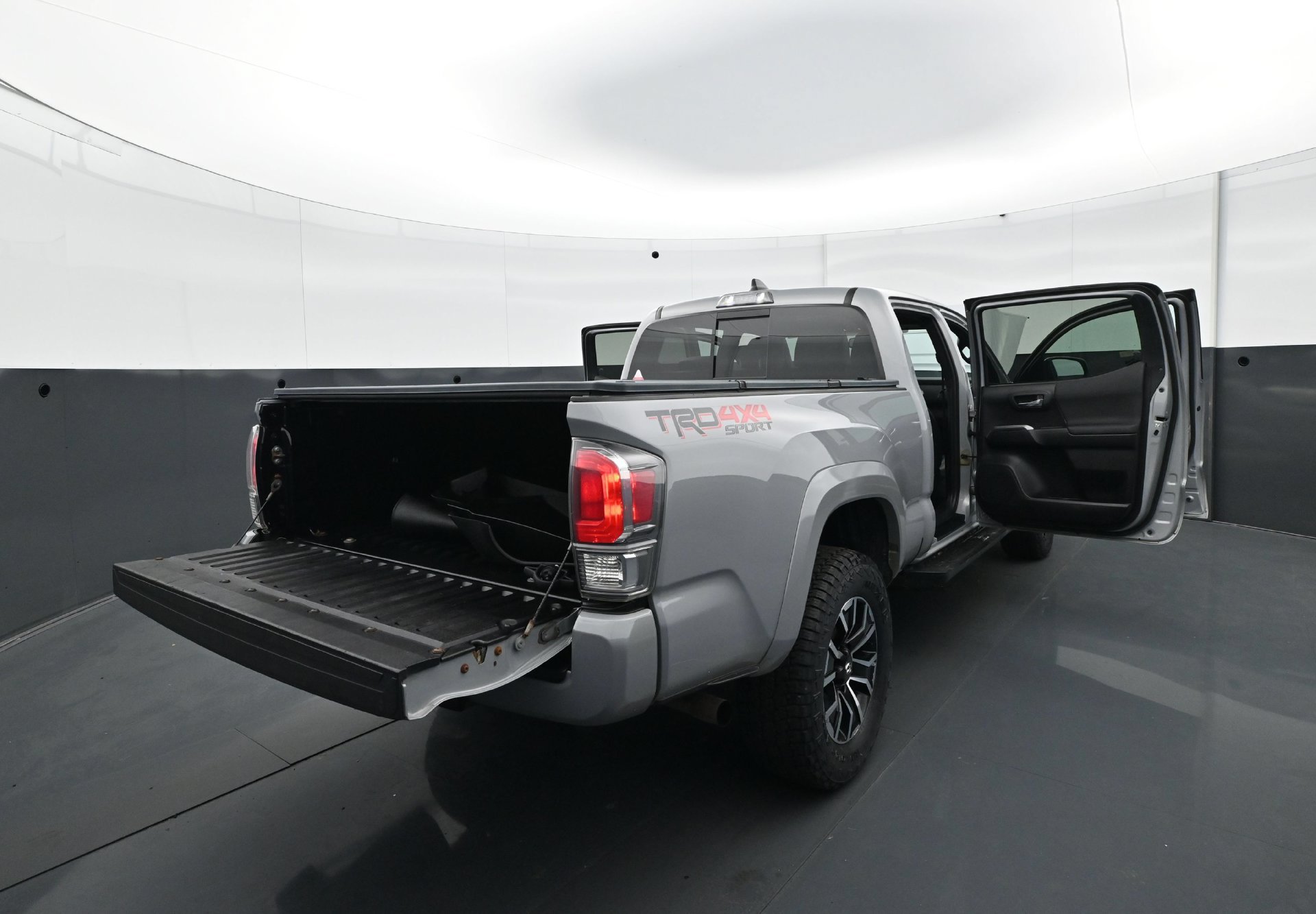 Used 2020 Toyota Tacoma TRD Sport AWD/4WD image 34