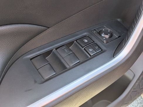Used 2021 Toyota RAV4 LE FWD image 10