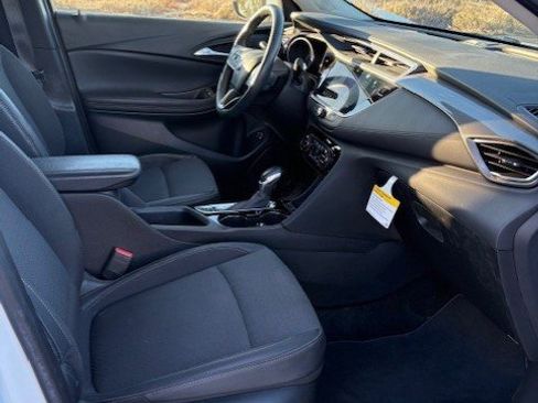 Used 2022 Buick Encore GX Select image 17