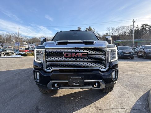 Used 2022 GMC Sierra 3500 Denali w/ Denali Black Diamond Edition image 2