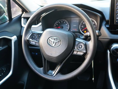 Used 2021 Toyota RAV4 LE image 16