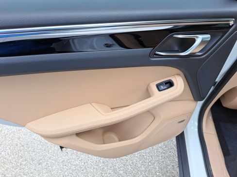 Used 2026 Porsche Macan image 21