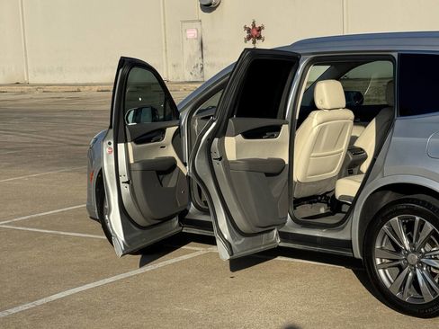 Used 2020 Cadillac XT6 Premium Luxury image 18