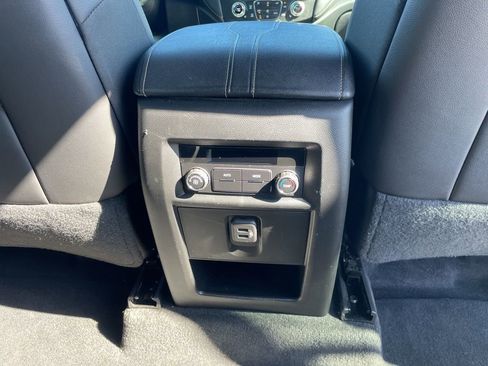 Used 2023 Chevrolet Traverse LT image 34