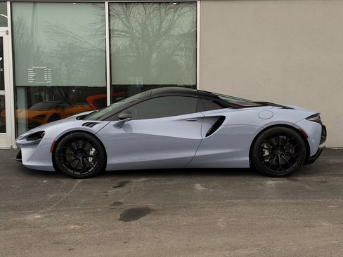 Used 2025 McLaren Artura Spider image 6