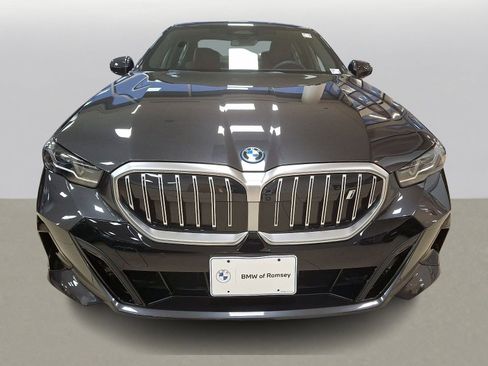 Used 2025 BMW i5 eDrive40i w/ M Sport Package RWD image 2