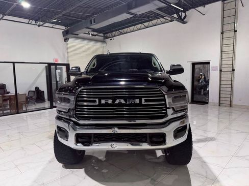 Used 2022 RAM 2500 Laramie AWD/4WD image 2