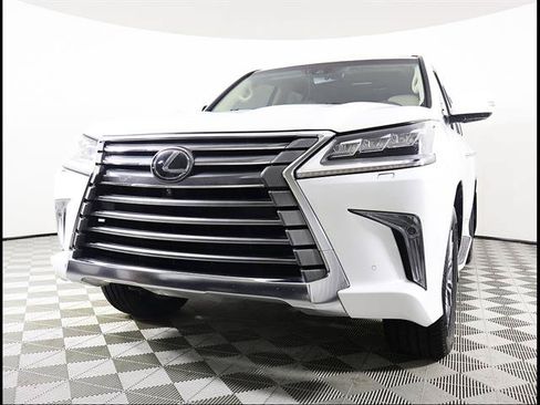Used 2019 Lexus LX 570 4WD w/ Luxury Package image 2