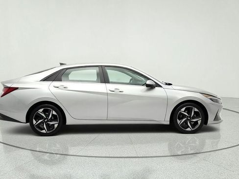 Used 2021 Hyundai Elantra SEL w/ Convenience + Premium Package FWD image 4