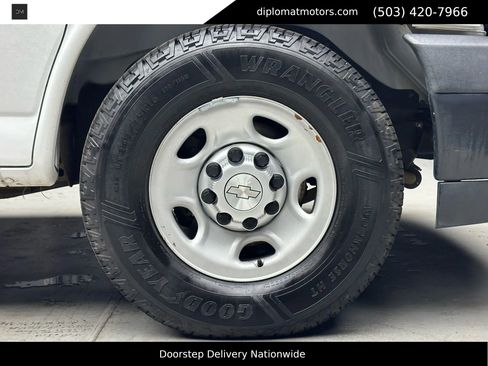 Used 2017 Chevrolet Express 2500 LS image 32