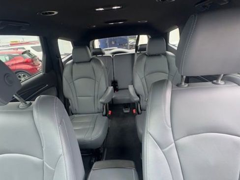 Used 2024 Buick Enclave Premium image 19