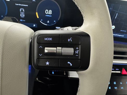 Used 2024 Hyundai Santa Fe Limited image 29