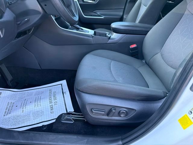 Used 2025 Toyota RAV4 XLE FWD image 10