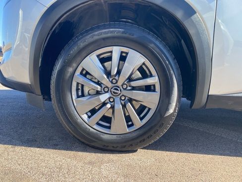 Used 2025 Nissan Pathfinder SV image 18