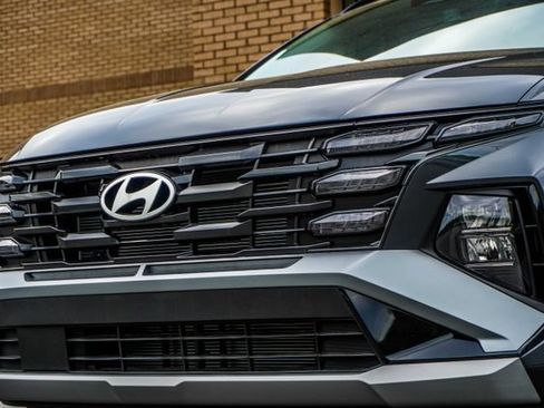 Certified 2025 Hyundai Tucson SEL AWD/4WD image 2
