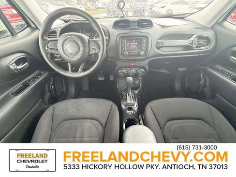Used 2017 Jeep Renegade Altitude FWD image 19