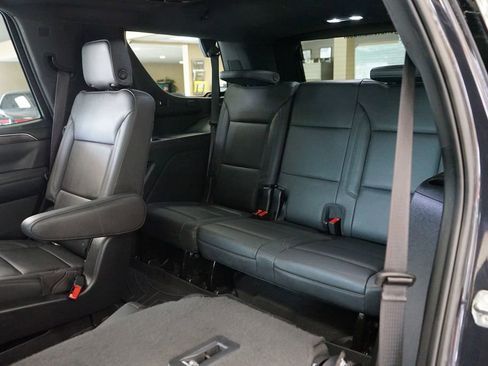 Used 2022 Chevrolet Tahoe Z71 w/ Luxury Package AWD/4WD image 16