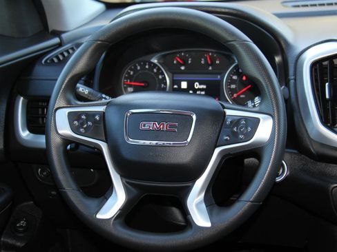 Used 2024 GMC Terrain SLE w/ Driver Convenience Package image 11
