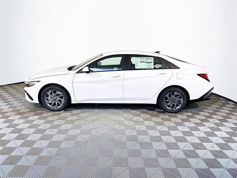 New 2025 Hyundai Elantra Blue image 5