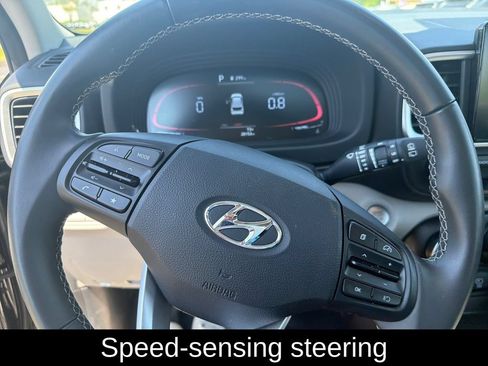 Used 2025 Hyundai Venue SEL FWD image 17