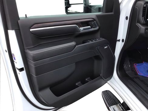 Used 2024 GMC Sierra 2500 SLT w/ SLT Premium Package image 20