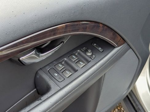 Used 2016 Volvo XC70 T5 Premier w/ Proximity Package image 11