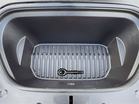 Used 2020 Tesla Model Y Long Range image 28