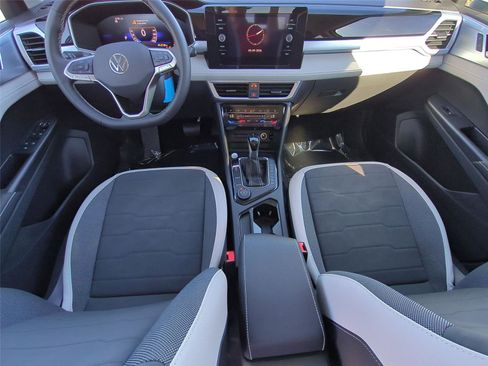New 2026 Volkswagen Taos SE AWD/4WD image 16