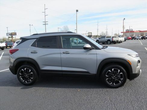 Used 2023 Chevrolet TrailBlazer LT image 2