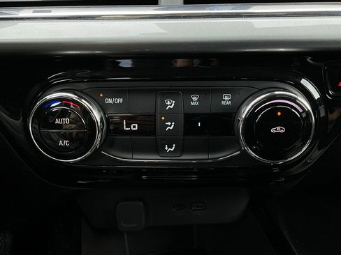 Used 2025 Chevrolet Trax LT image 25