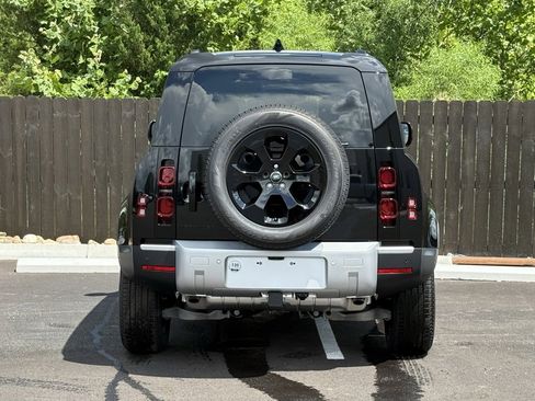 New 2025 Land Rover Defender 110 S image 4