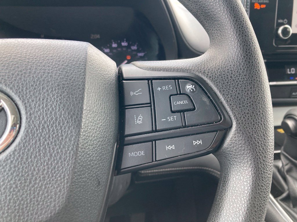 Used 2025 Toyota Sienna LE FWD image 15