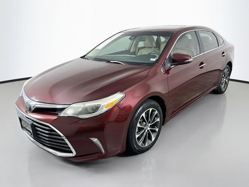 Used 2018 Toyota Avalon XLE Premium w/ Carpet Mat Package FWD image 3