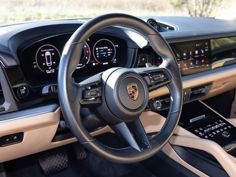 Used 2024 Porsche Cayenne Coupe image 22