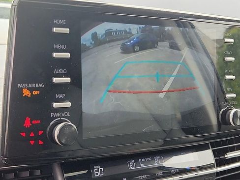 Used 2021 Toyota Sienna XLE image 19